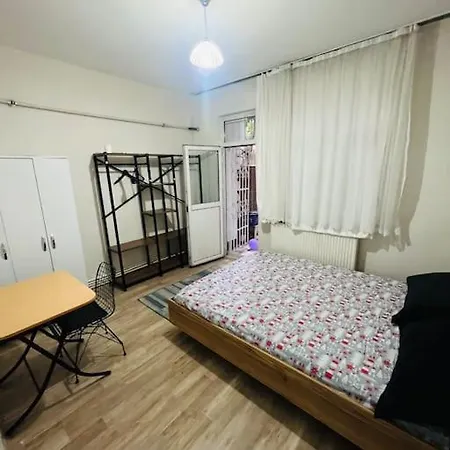 Affordable Private In A Shared Flat In Sisli * איסטמבול