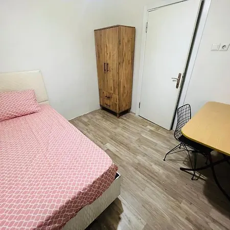 Affordable Private In A Shared Flat In Sisli * איסטמבול
